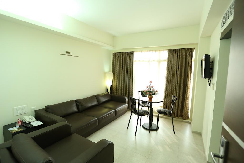 טריואנדרום Pattom Royal Hotel מראה חיצוני תמונה